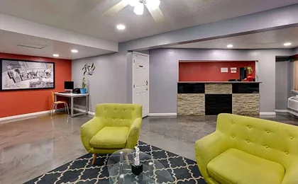 Super 8 by Wyndham San Antonio Pearl District / Downtown