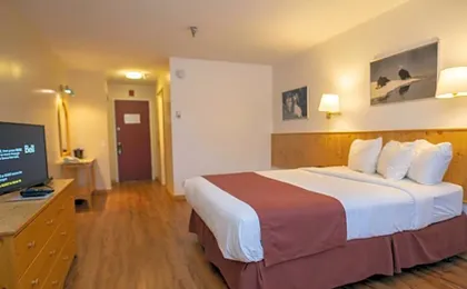 Canadas Best Value Inn- River View Hotel