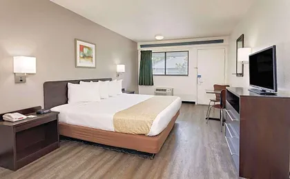 Travelodge by Wyndham College Park