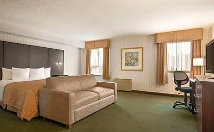 Days Inn & Conference Centre by Wyndham Renfrew