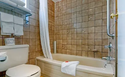 Econo Lodge Inn & Suites