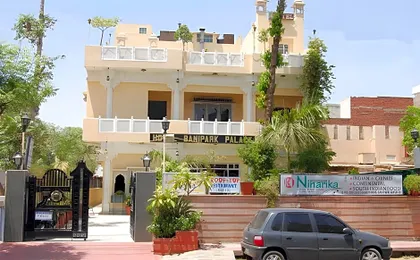 Hotel Bani Park Palace