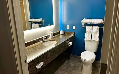 La Quinta Inn & Suites by Wyndham Islip Macarthur Airport