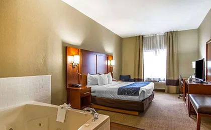 Comfort Suites Mattoon East