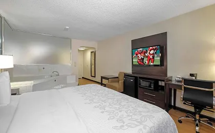 Red Roof PLUS & Suites Opelika