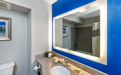 La Quinta Inn & Suites by Wyndham NE Long Beach/Cypress
