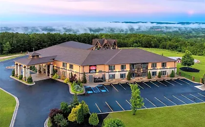 Aiden by Best Western Warm Springs Hotel and Event Center