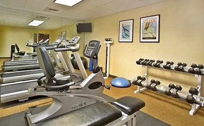 Holiday Inn Express & Suites Bradley Airport By IHG
