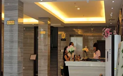 169 Business Hotel