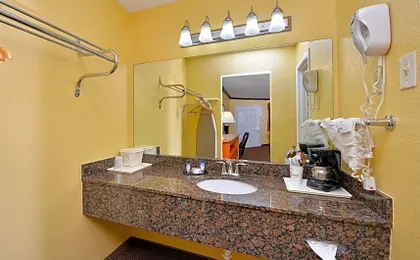 Xecutive Inn and Suites