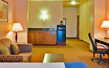 Holiday Inn Express Delano Highway 99 By IHG