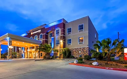 Best Western Plus Kenedy Inn