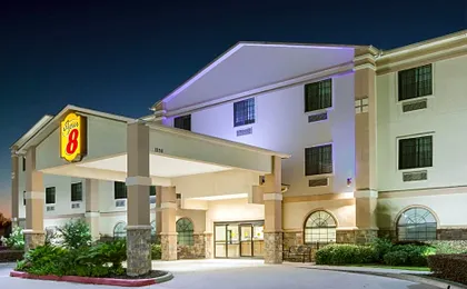 Super 8 by Wyndham IAH West/Greenspoint