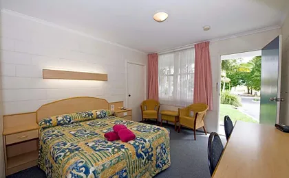 Colonial Court Motor Inn