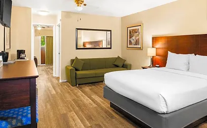 Scottish Fairway Inn