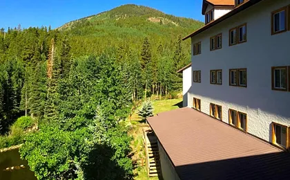 Monarch Mountain Lodge