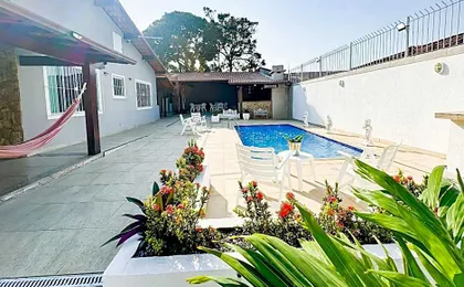 Casarão e piscina localização excelente | ROSF91