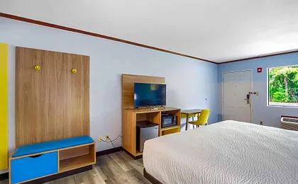 Days Inn by Wyndham Foley