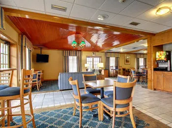 Clarion Inn University