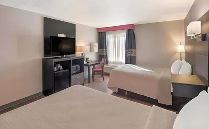 Quality Inn & Suites Cincinnati I-275