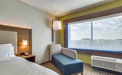 Holiday Inn Express & Suites Denton South by IHG