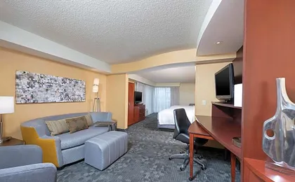Courtyard by Marriott Milwaukee Airport
