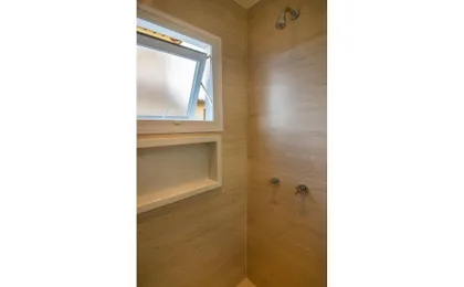 Casa Moderna e Luxuosa com Quatro Suítes Próx a Rua das Pedras Por Luxury Rentals
