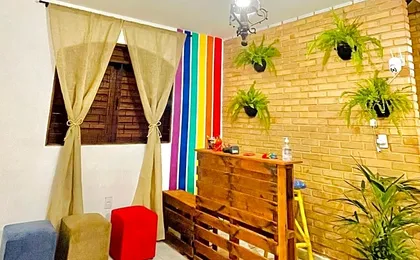 Pousada Hostel São Jorge ------Quartos priv com ar condicionado Liberado das 20h as 08 30hs 1 minuto a pé da praia