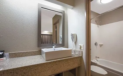 Red Roof Inn PLUS+ Chicago - Naperville