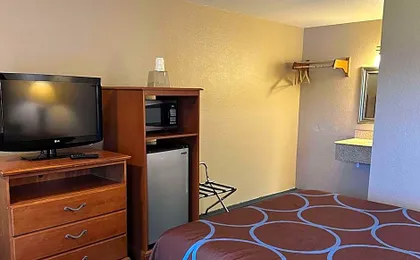Super 8 by Wyndham Vancouver East