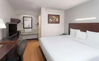 Travelodge by Wyndham Peoria