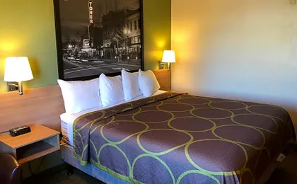 Super 8 by Wyndham Bend
