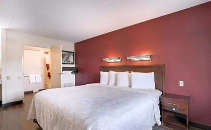 Super 8 by Wyndham Deerfield/Northbrook