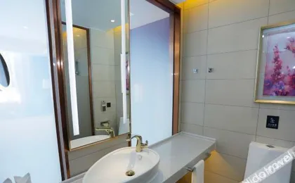 Lavande Hotel (Lushan Wuzhou international trade city)