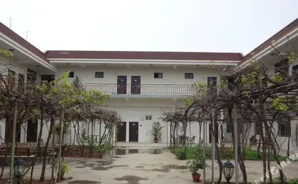 Red Chateau Youth Hostel