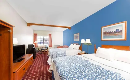 Days Inn & Suites by Wyndham Lordsburg