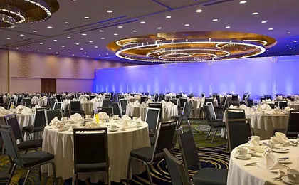 Renaissance Arlington Capital View Hotel
