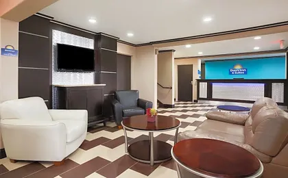 Days Inn & Suites by Wyndham Conroe North