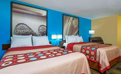 Super 8 by Wyndham Rochester Mayo Clinic Area