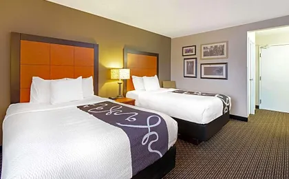 La Quinta Inn & Suites by Wyndham Harrisburg Airport Hershey