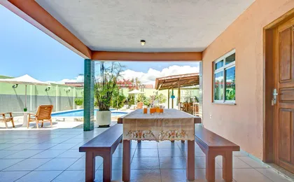 Casa com Piscina na Praia do Iguape by Carpediem