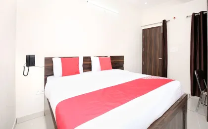 OYO 15620 Hotel Dynasty
