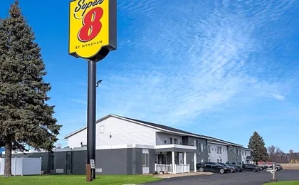 Super 8 by Wyndham Owatonna