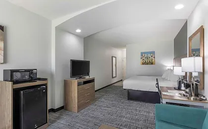 Best Western Plus MidAmerica Hotel