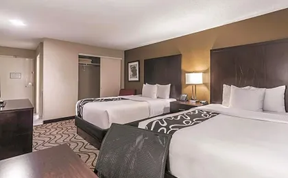 La Quinta Inn & Suites by Wyndham Collinsville - St Louis
