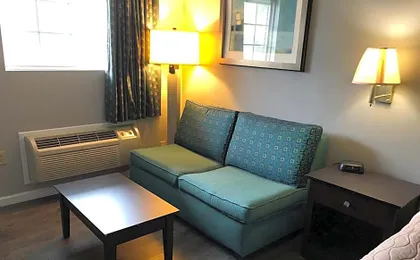 Deerfield Inn and Suites - Fairview