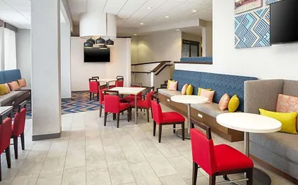 Hampton Inn & Suites Parker