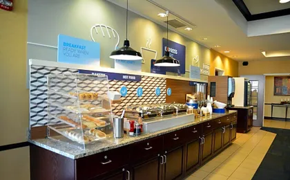 Holiday Inn Express & Suites Youngstown West I 80 By IHG