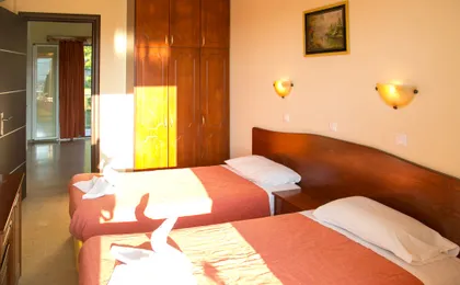 Kouros Apartments & Studios