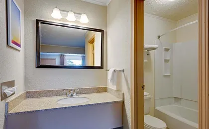 Days Inn by Wyndham Fairmont